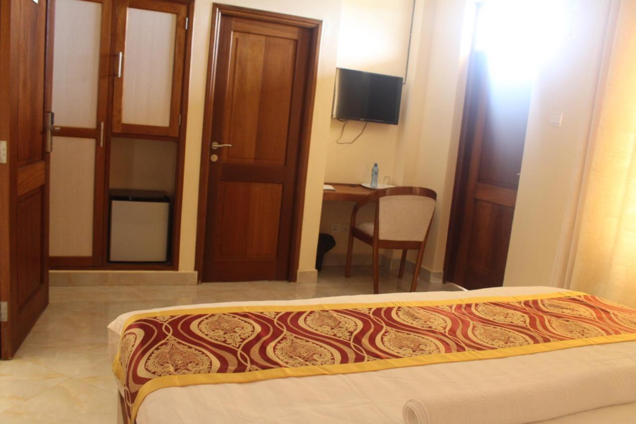 Prinias Hotel 키수무 외부 사진