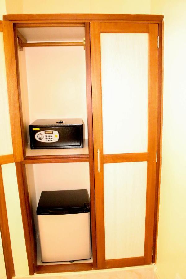 Prinias Hotel 키수무 외부 사진