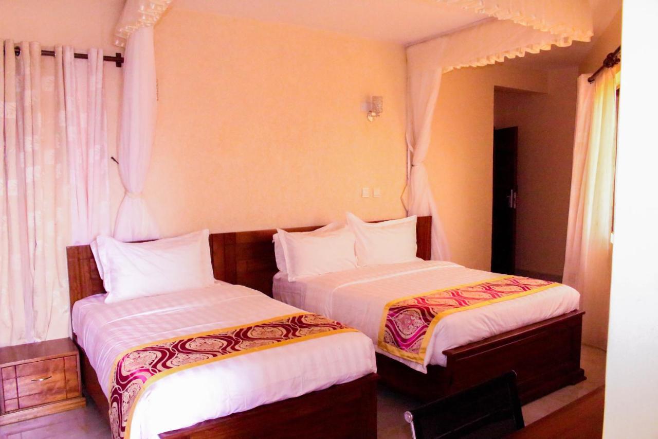 Prinias Hotel 키수무 외부 사진