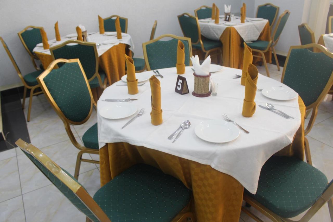 Prinias Hotel 키수무 외부 사진