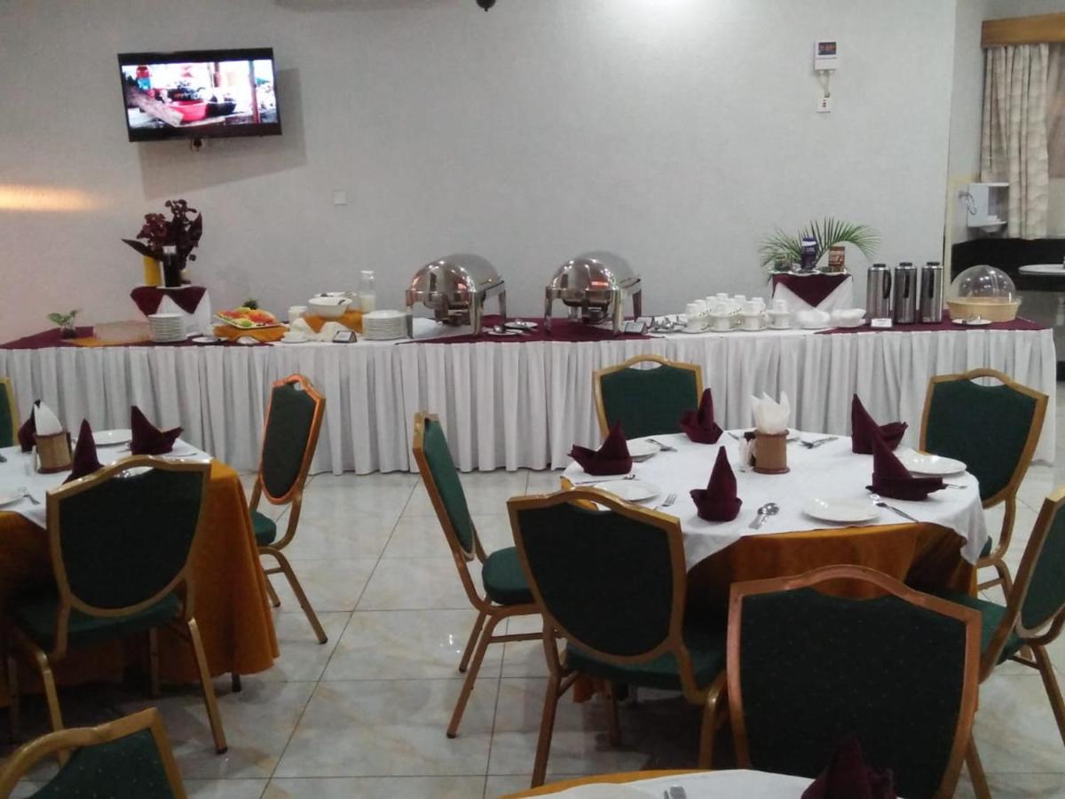 Prinias Hotel 키수무 외부 사진