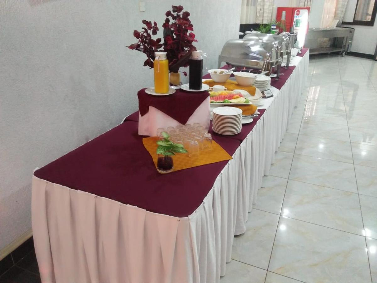Prinias Hotel 키수무 외부 사진