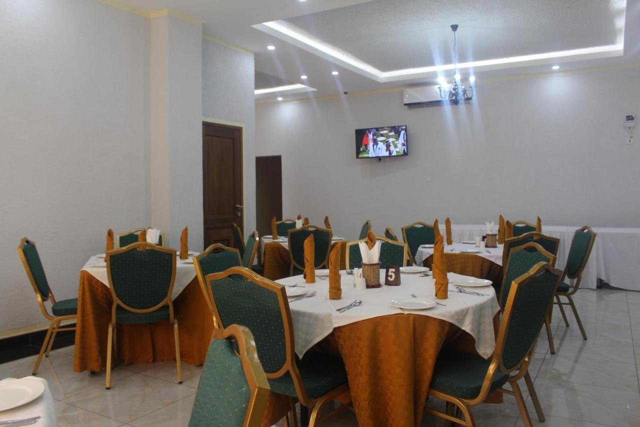 Prinias Hotel 키수무 외부 사진