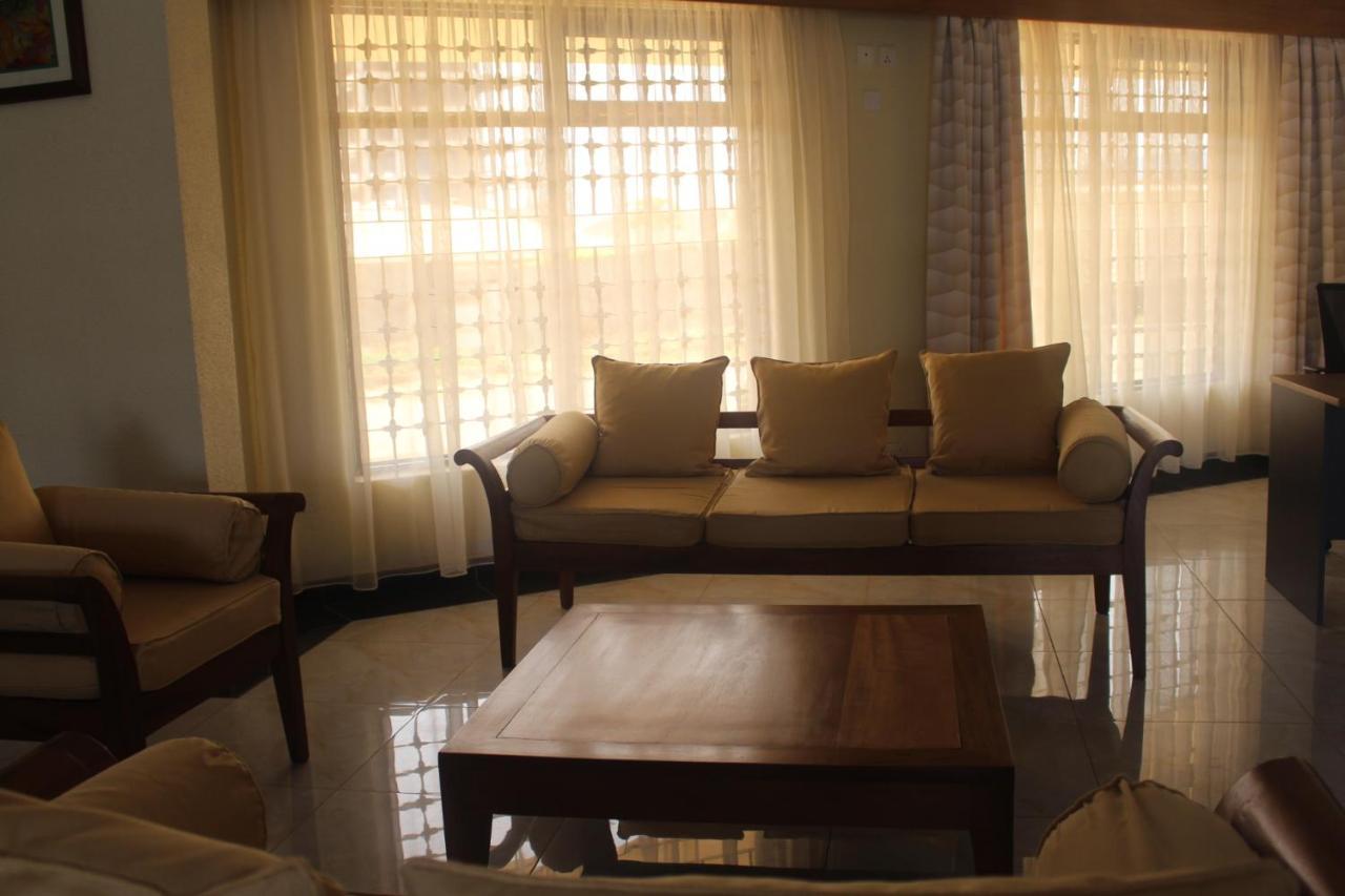 Prinias Hotel 키수무 외부 사진