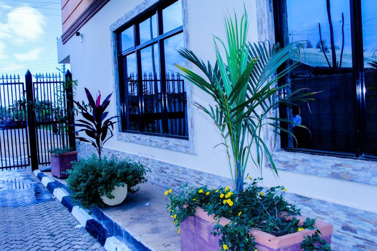 Prinias Hotel 키수무 외부 사진