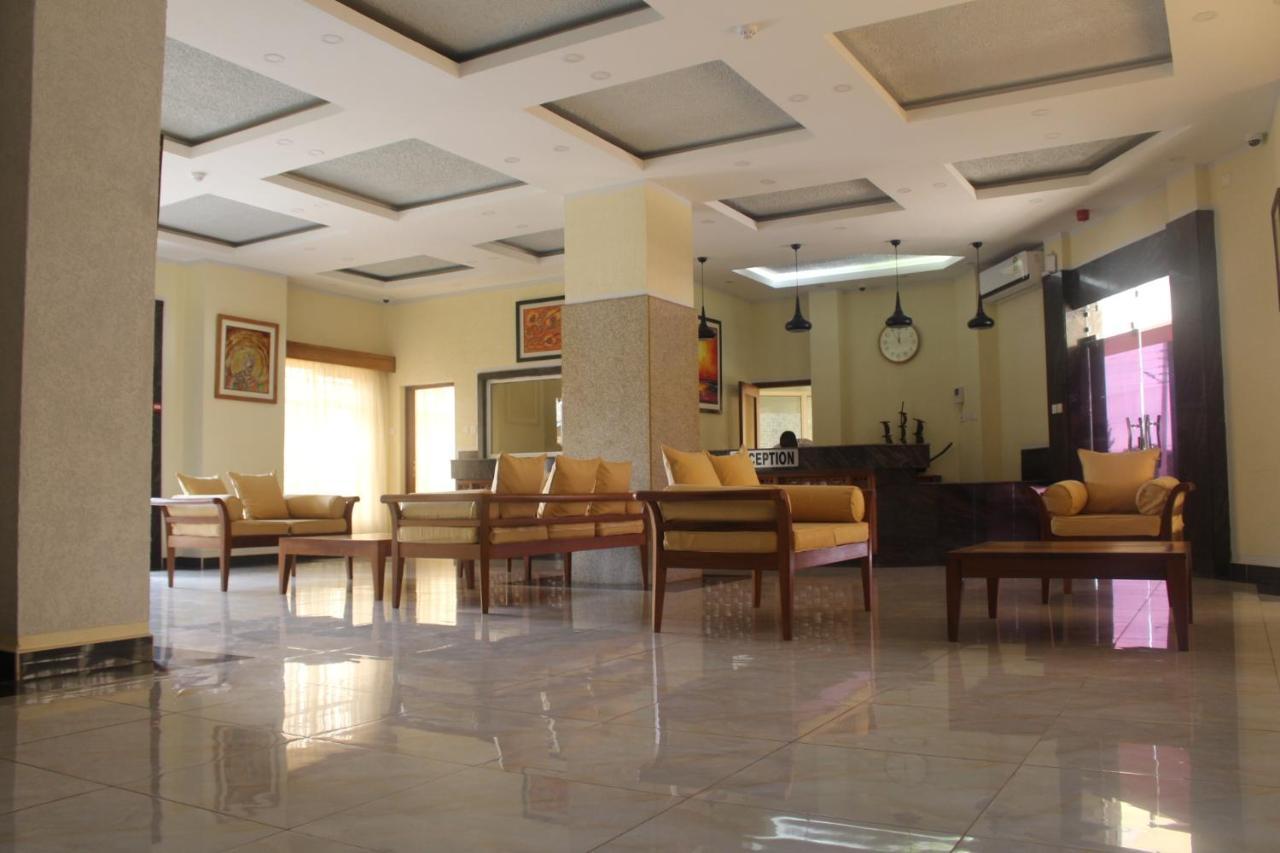 Prinias Hotel 키수무 외부 사진