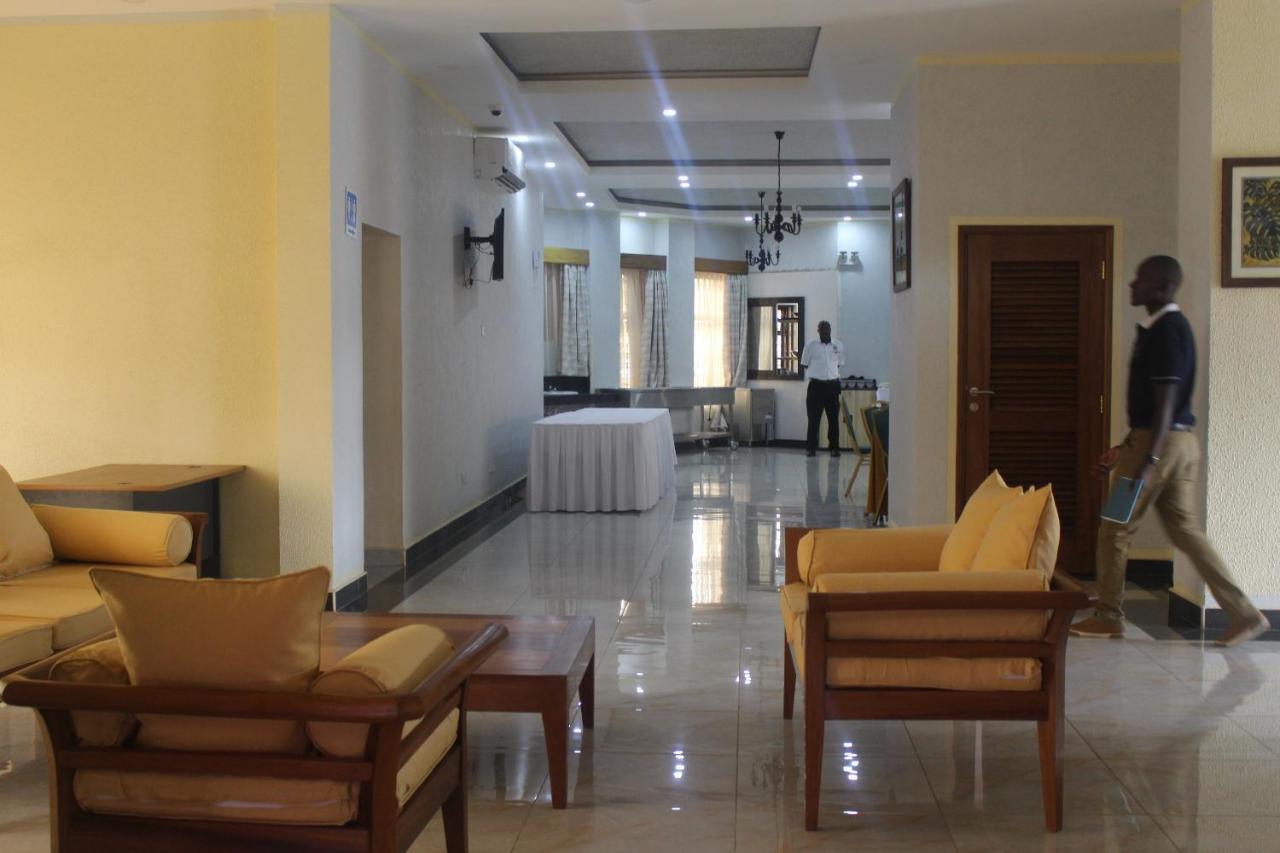 Prinias Hotel 키수무 외부 사진