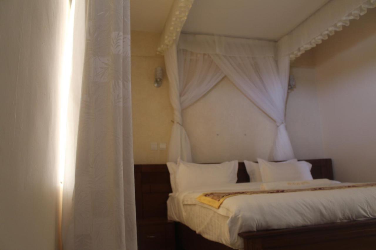Prinias Hotel 키수무 외부 사진