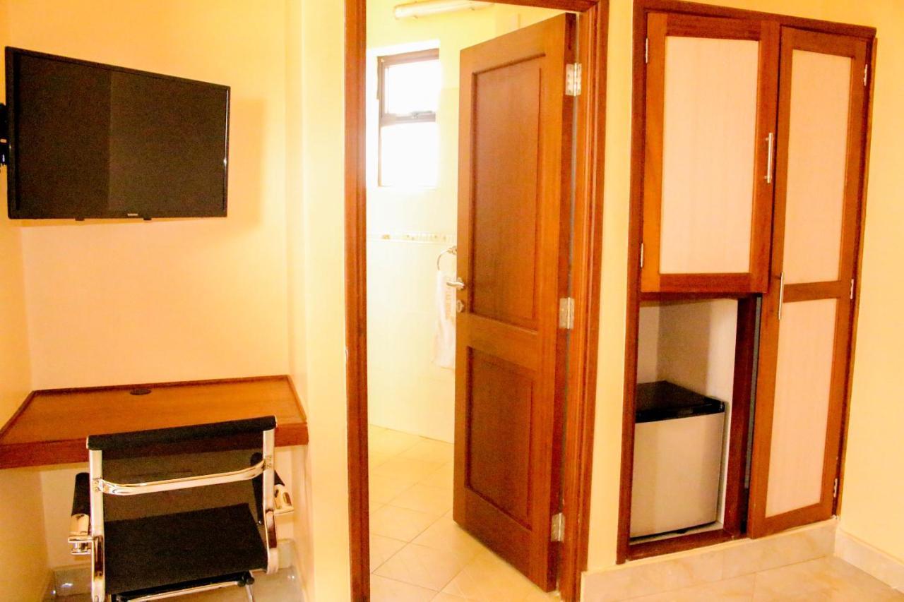 Prinias Hotel 키수무 외부 사진