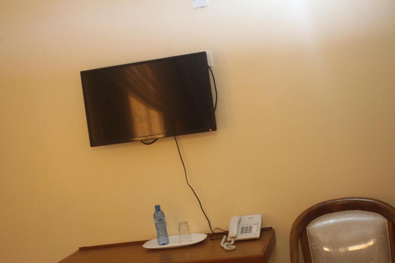 Prinias Hotel 키수무 외부 사진