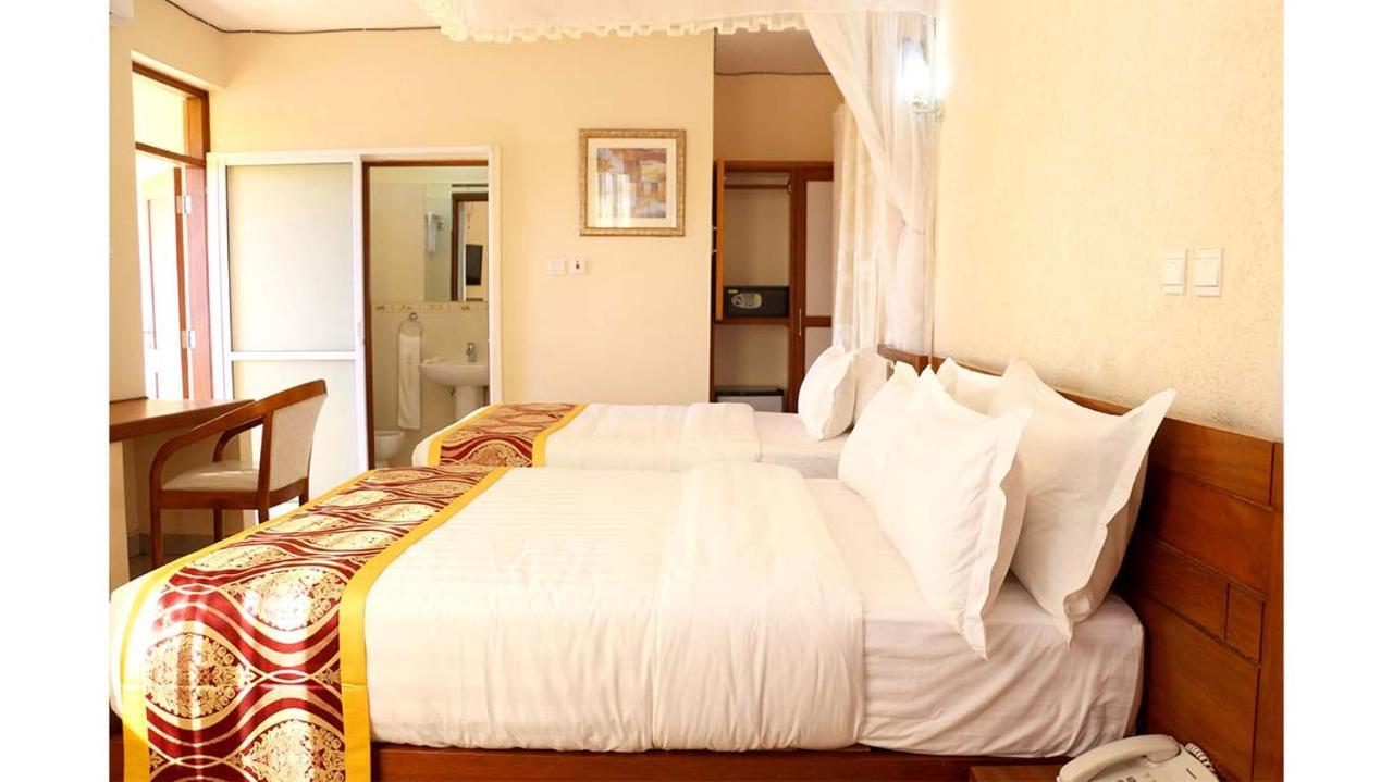 Prinias Hotel 키수무 외부 사진