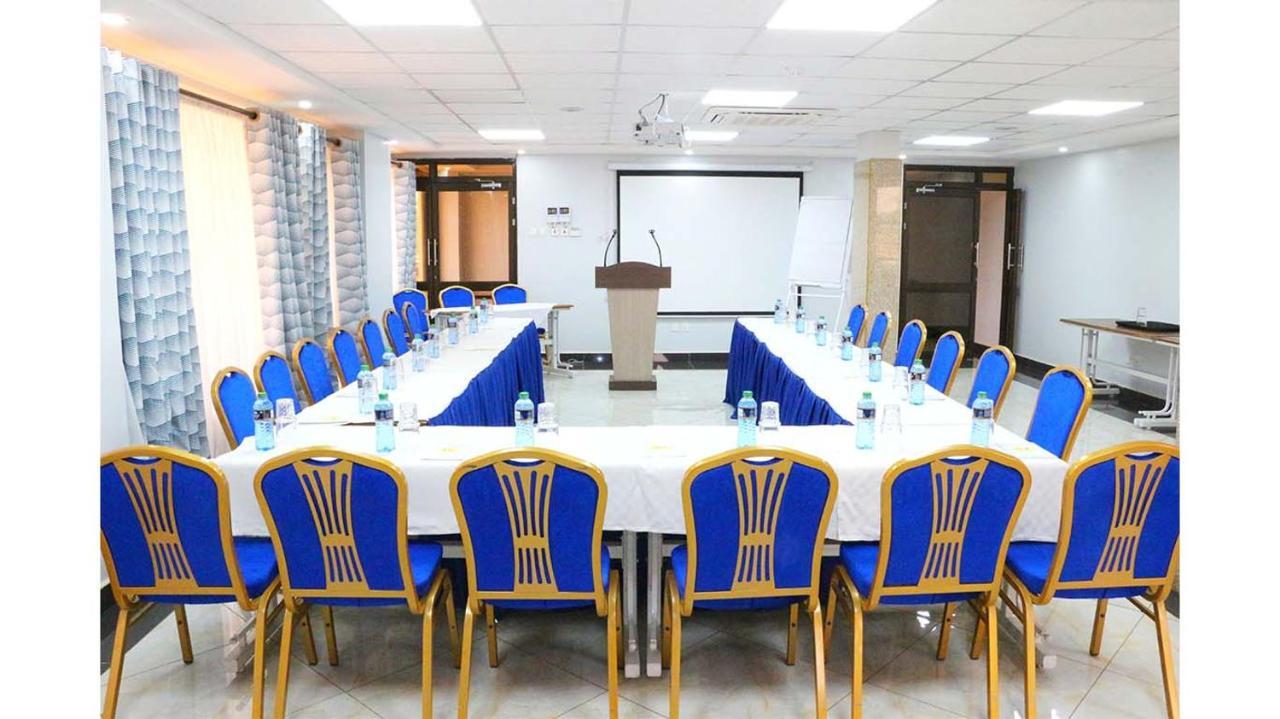 Prinias Hotel 키수무 외부 사진