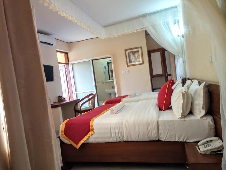 Prinias Hotel 키수무 외부 사진
