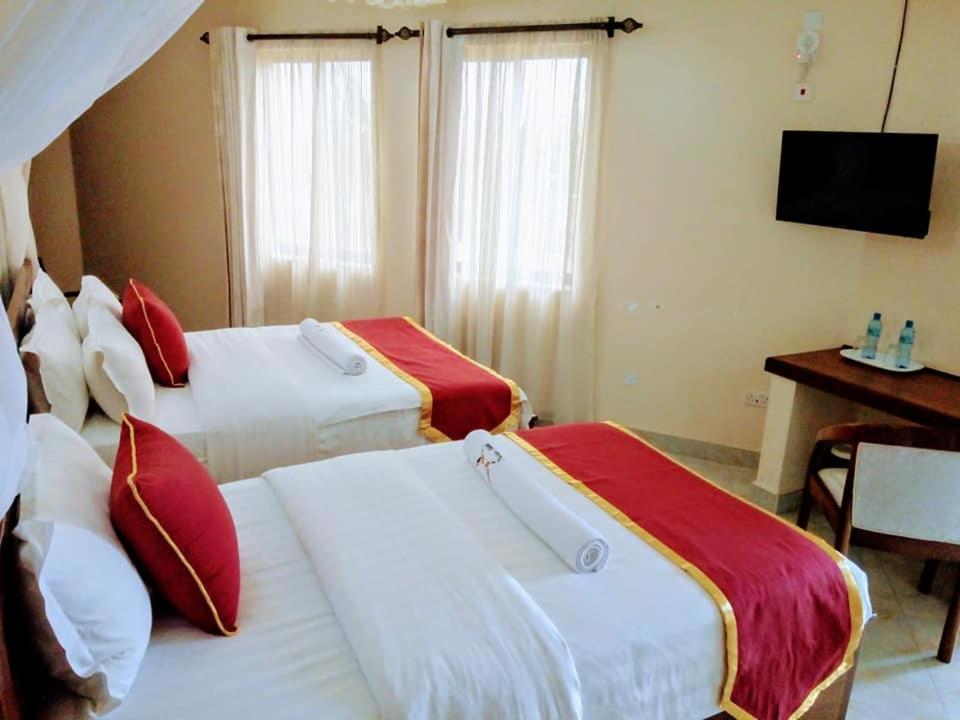 Prinias Hotel 키수무 외부 사진